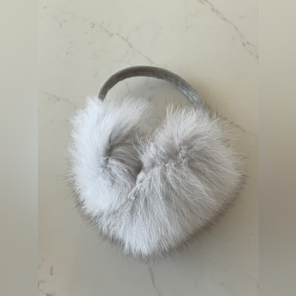 Light grey real fur ear muffs - Picture 2 of 3